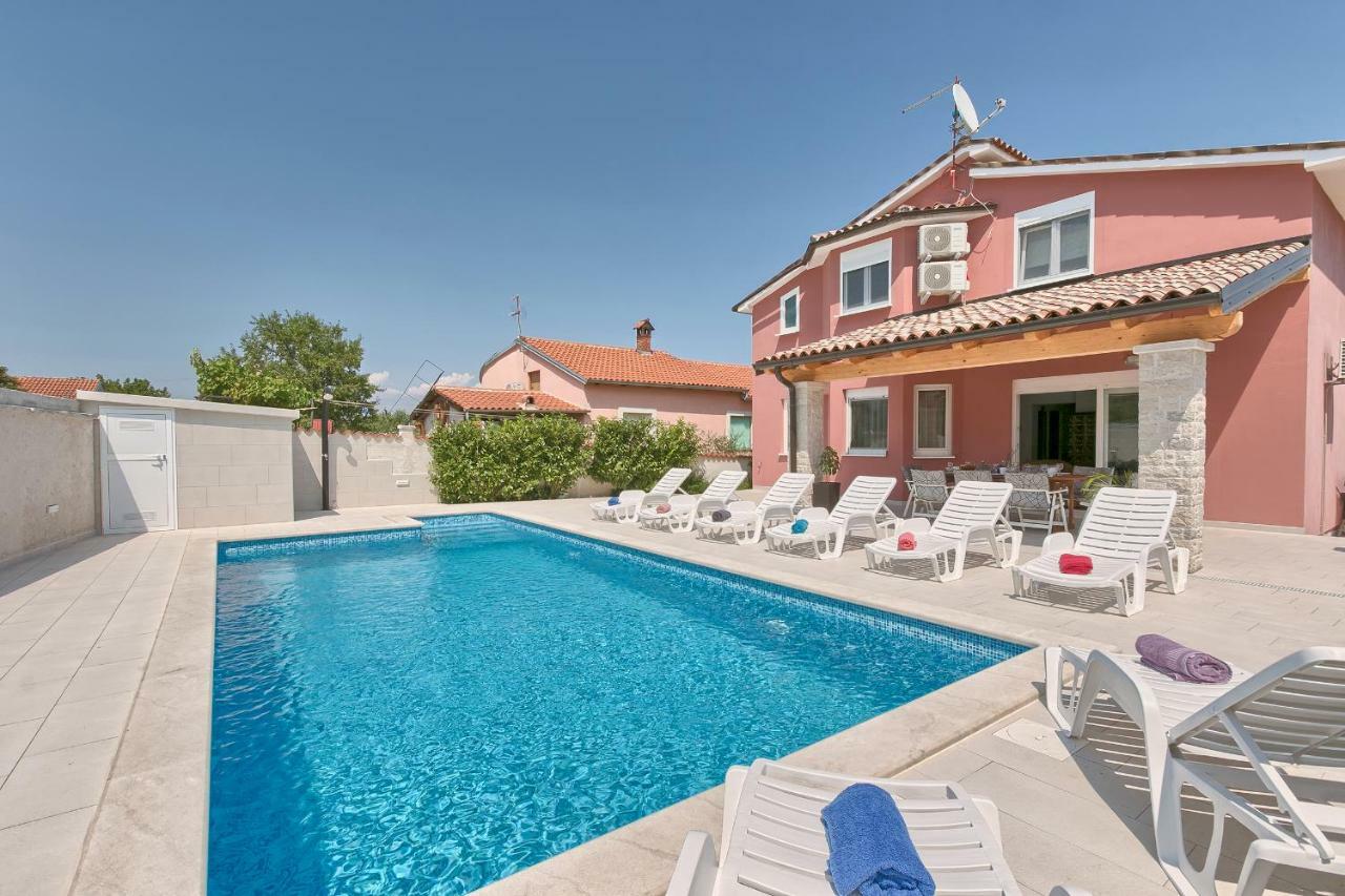 Holiday Home Nikol Пула Экстерьер фото
