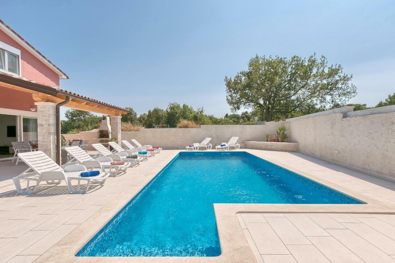 Holiday Home Nikol Пула Экстерьер фото