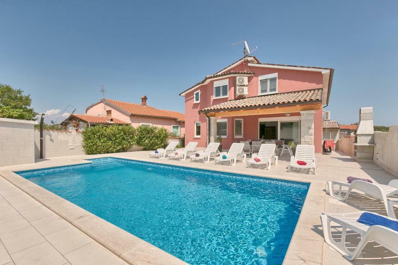 Holiday Home Nikol Пула Экстерьер фото